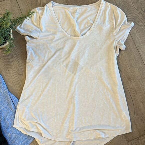 ((3 PIECE)) WOMENS WORKOUT TOP BUNDLE SIZE LARGE ADIDAS ATHLETA UNDER ARMOUR - Picture 4 of 5